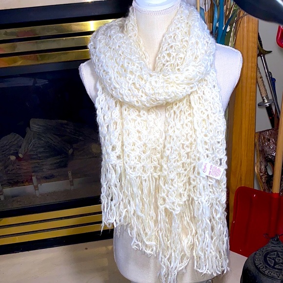 Candies Winter White loose Knit Scarf w/ golden LUREX Sparkle! STUNNING! Long OS - Picture 1 of 17